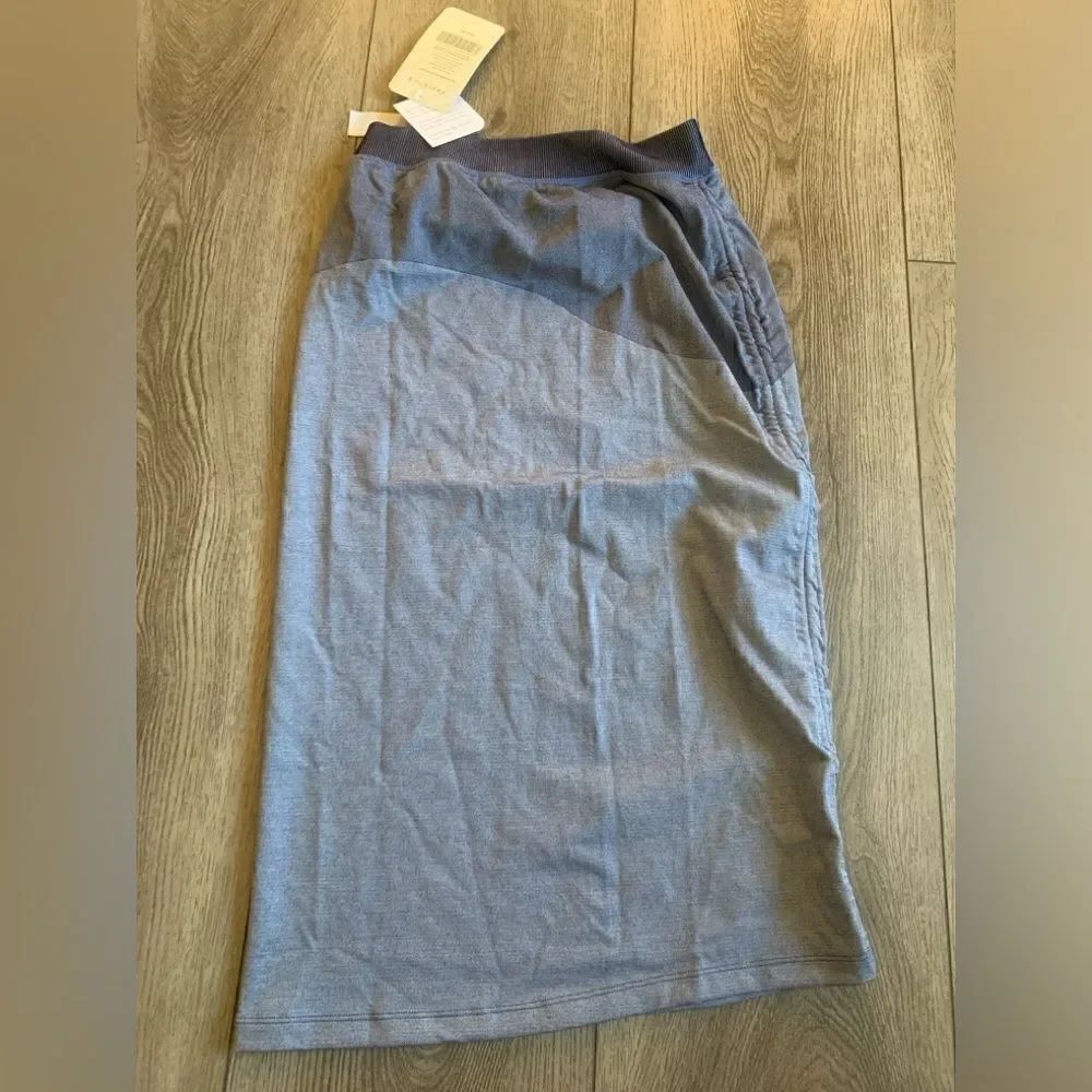 Fabletics melody paneled ruched skirt with logo jacquard waistband